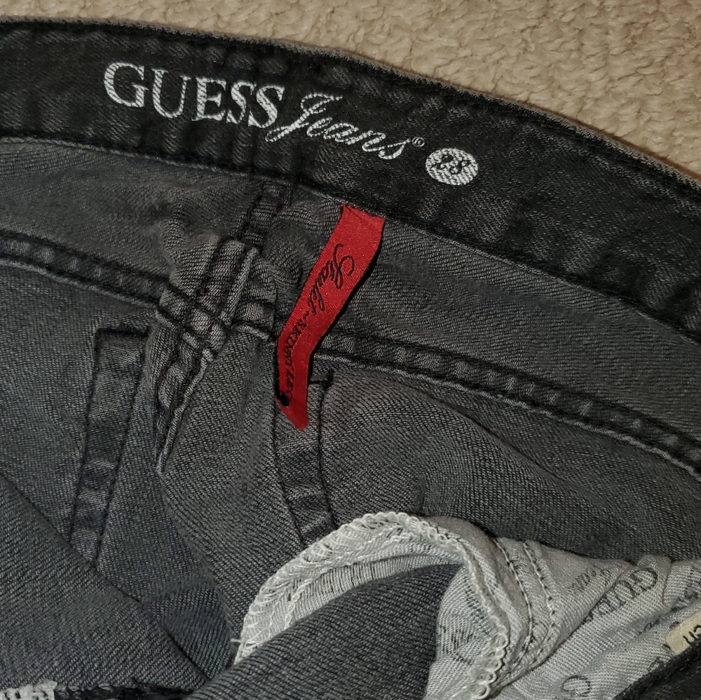 NWOT - GUESS - Skinny Scarlett- Size 28